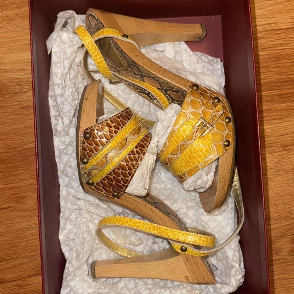 SIZE 40 - Picture 2 of 2